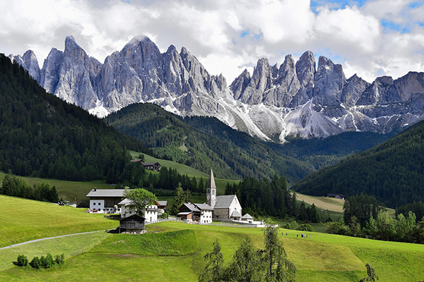 dolomiti-4342572_1280.jpg